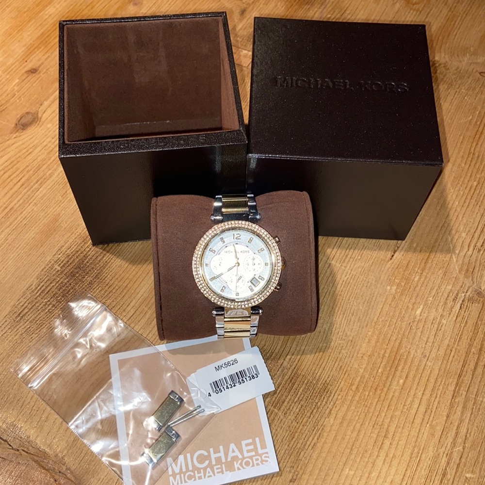 MICHAEL KORS
Parker Quartz White Dial Two Tone Bracelet Ladies Watch
